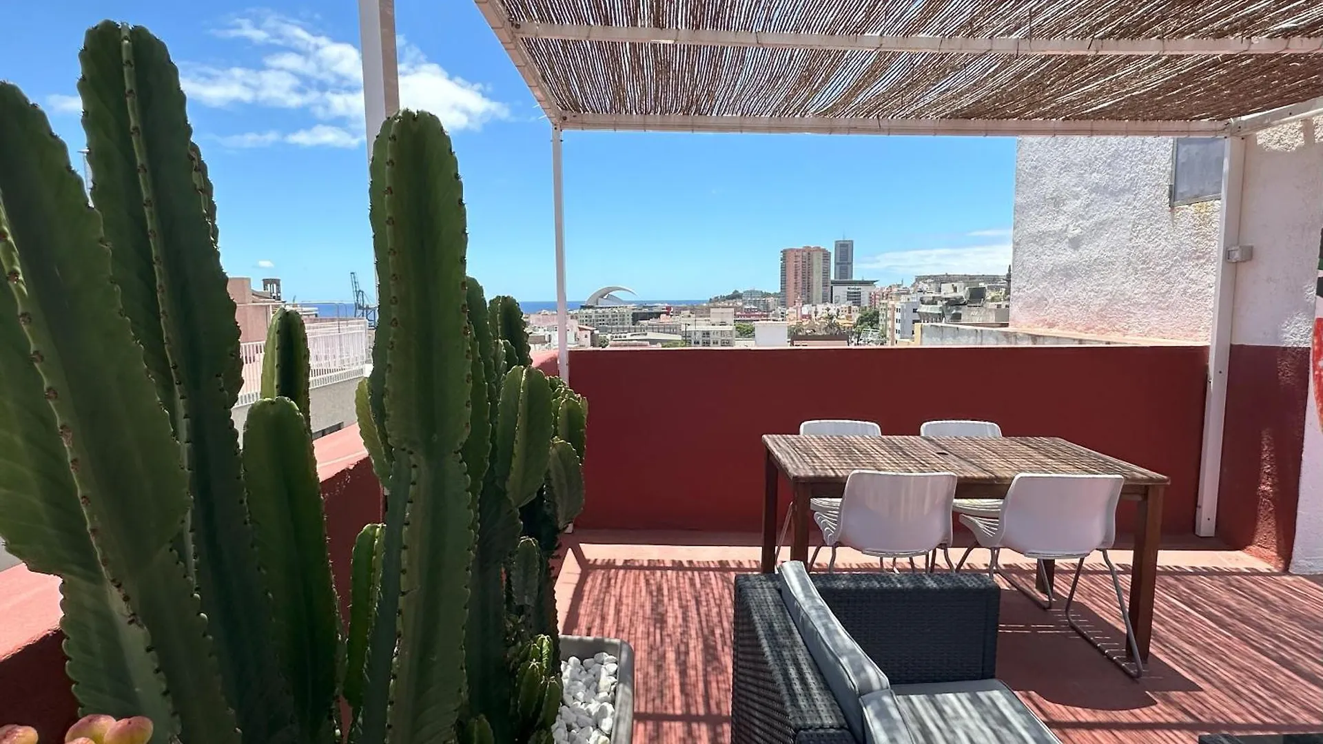 Santa Cruz Luxury Low-Cost Apartment With Terrace & Views